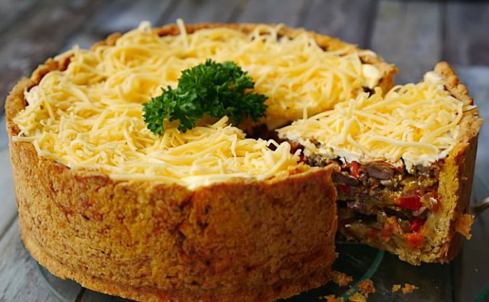 Пирог с куриными сердечками. Его можно подавать и как закуску, и как основное на стол