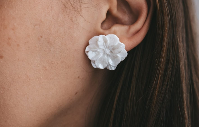 Украшения с цветами на 8 Марта