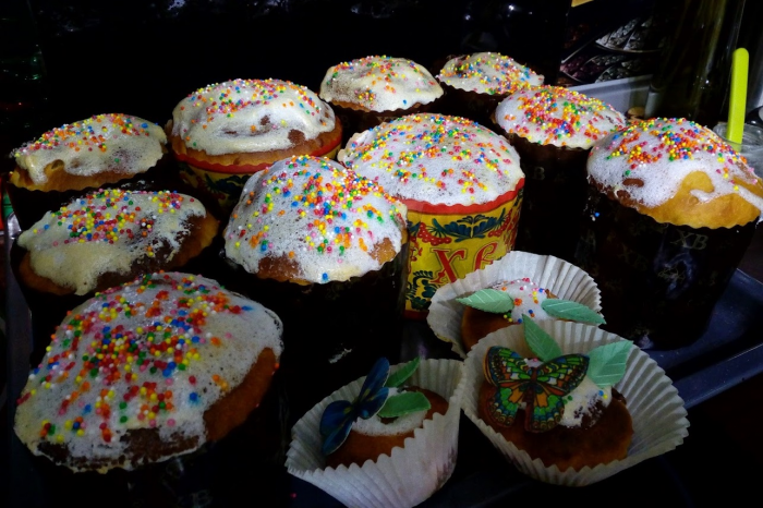 Священник Троеглазов объяснил, можно ли украшать куличи и биться яйцами на Пасху