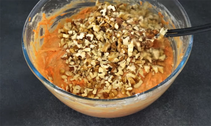 Когда нужен торт, а времени нет, пеките этот пирог. Перемешали все ложкой и в духовку