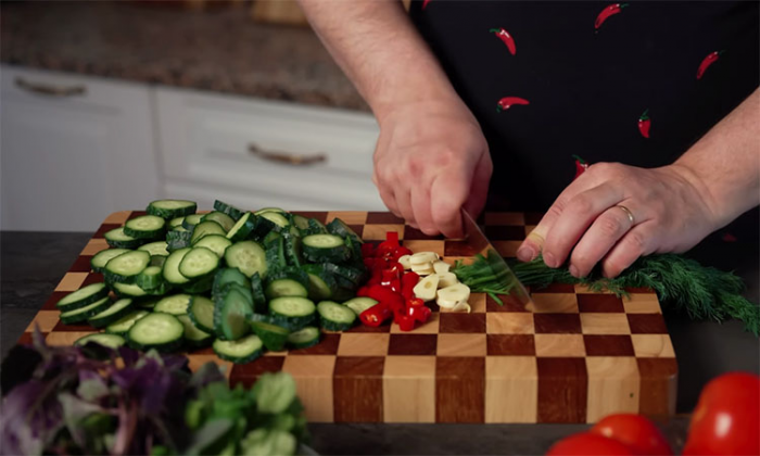 2 лучшие кавказские закуски к шашлыку: разберут быстрее мяса