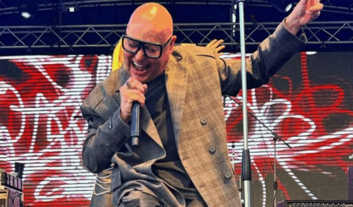 «5 миллионов за выступление, но требует черные носки»: чем шокирует райдер Шуры, пока Тимур Родригез сидит без работы?