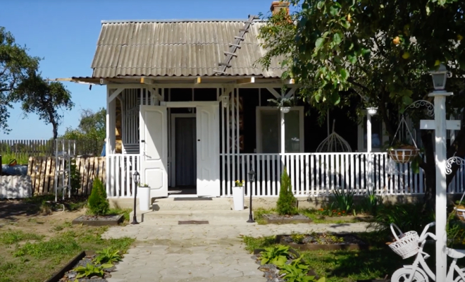 Делаю все сам: мужчина купил заброшку в деревне за 50 тысяч рублей и показал как она изменилась