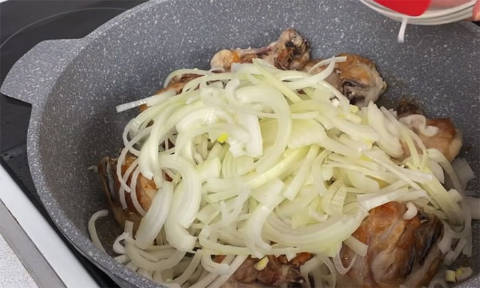 Жарим курицу, как мало кто готовит. С яичной панировкой и томатами