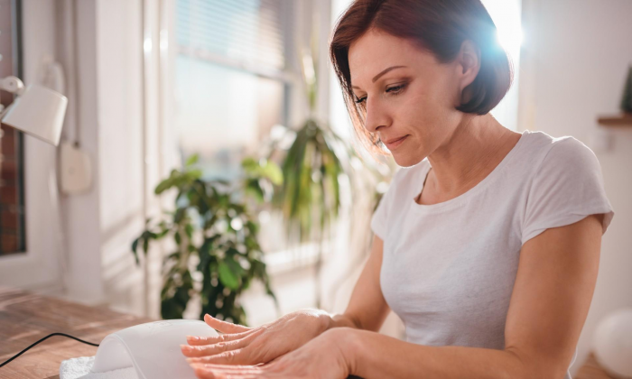 Как отмыть потемневшую кожу вокруг ногтей после картошки, ягод или граната