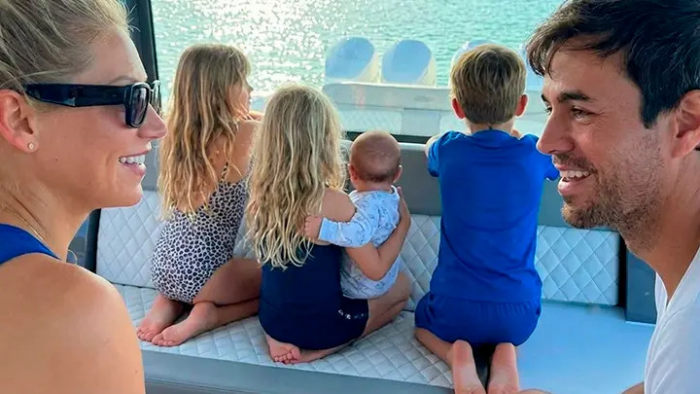 Энрике Иглесиас впервые показал видео с младшим сыном. "Мимимишность" перекрыла тревожная деталь