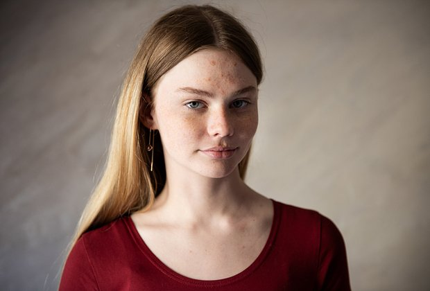 «Я не понимаю, как она это терпит» От страданий и тяжелой инвалидности Олесю спасет операция на позвоночнике. Нужна наша помощь