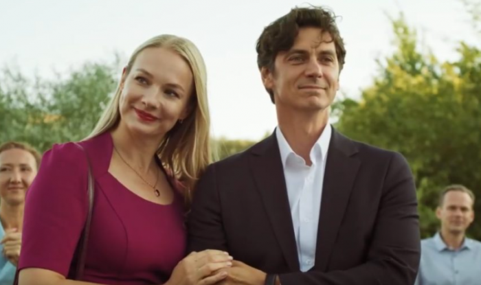 «Не могла произнести и пару фраз»: 41-летняя звезда кино и театра Елена Аросьева — о пути к славе, знаменитой семье мужа и троих детях