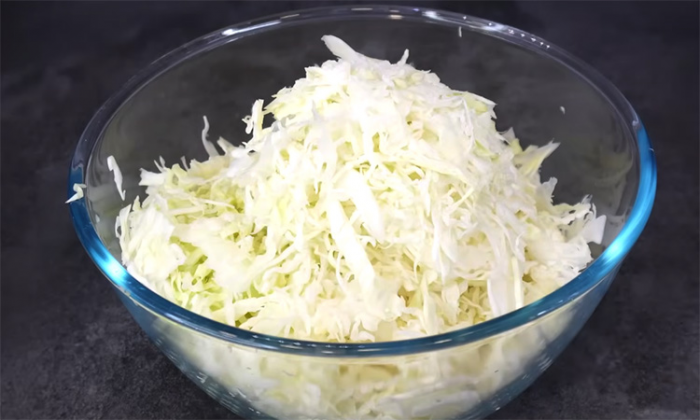 Быстрая капуста с бочковым хрустом: салат, который должен быть всегда в холодильнике