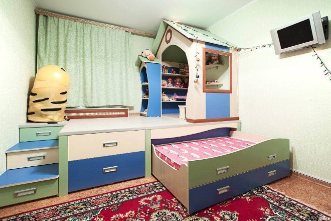 Комната с подиумом: несколько секретов по обустройству (67 фото)