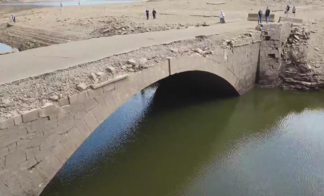 Вода в озере упала, а на дне обнаружился давно затерянный город