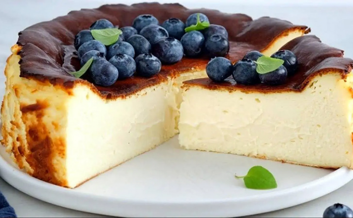 Нежнейший Баскский чизкейк с кремовой серединой и карамельной корочкой: в отличие от обычного, этот сделает даже ребенок