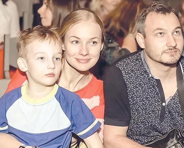 «Не могла произнести и пару фраз»: 41-летняя звезда кино и театра Елена Аросьева — о пути к славе, знаменитой семье мужа и троих детях