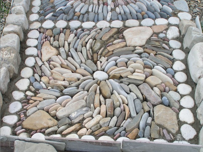 Как украсить участок около дома своими руками: фото, знакомые решения и креативные идеи  (44 фото)