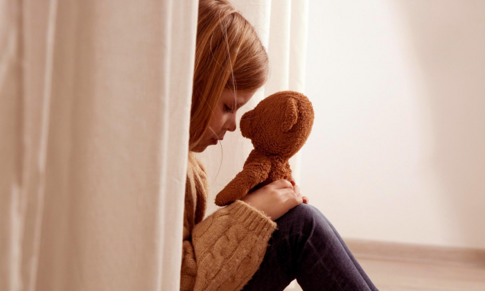 Как сложилась жизнь девочки, которую мать 12 лет держала в сундуке