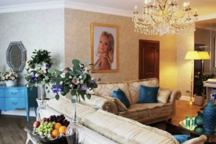 «Если тронешь хоть одну вещь - сядешь!»: Лурье не поверила своим глазам, когда вошла в квартиру. Зачем Долина оставила пианино и картины.