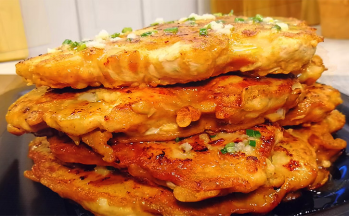 Жарим отбивные размером со сковороду. Одной порции хватит на ужин семье