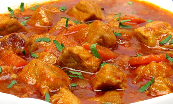 Гуляш «Бархатный»: секрет идеальной подливы без комочков и нежнейшего мяса