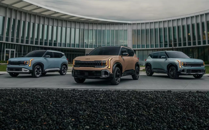 Kia обновила свои кроссоверы и представила уникальный автомобиль для инвалидов