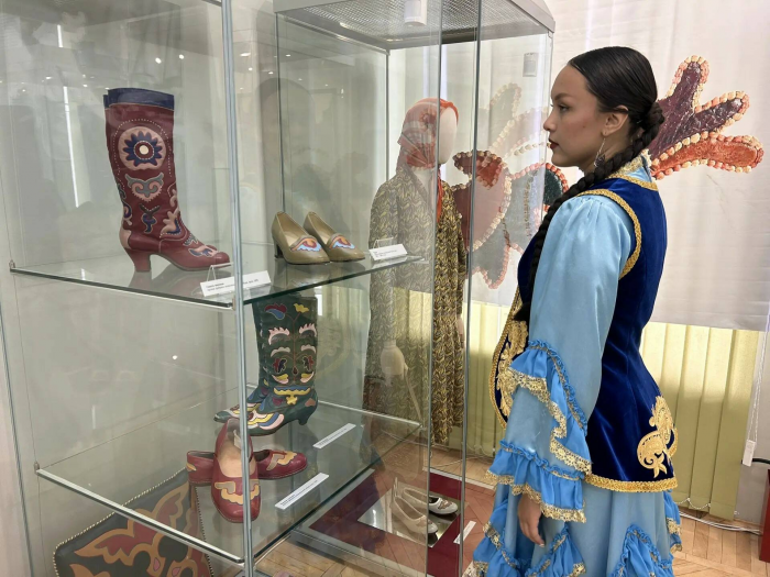 Татарстан Милли музее Екатеринбургтагы күргәзмәдә Казан бизәкле күн сәнгатен тәкъдим итте