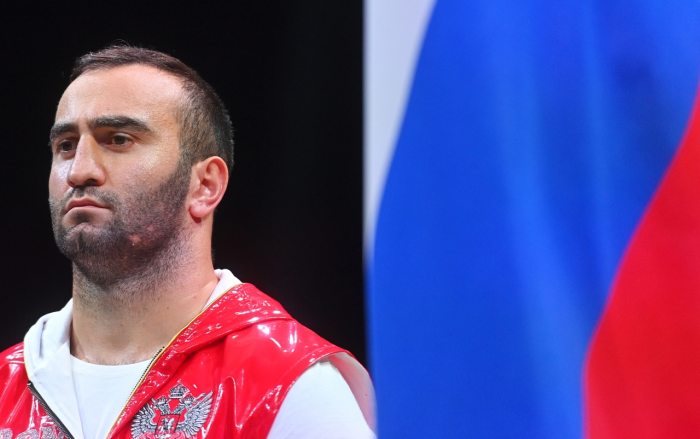 Российский боксер Гассиев нокаутировал болгарина Пулева и стал чемпионом мира