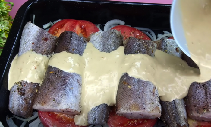 Недорогой хек будет вкуснее красной рыбы. Рецепт для духовки