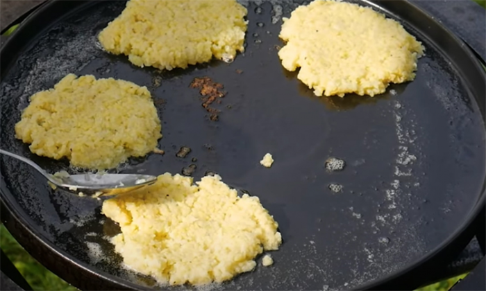 Золотистые нежные драники: хрупкие и хрустящие. Тот самый рецепт из детства