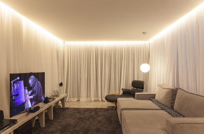 Как выбрать люстру для натяжного потолка в зал и другие комнаты (67 фото)