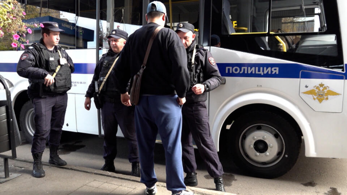 Полиция задержала 15 иностранцев во время рейда на рынке в Москве