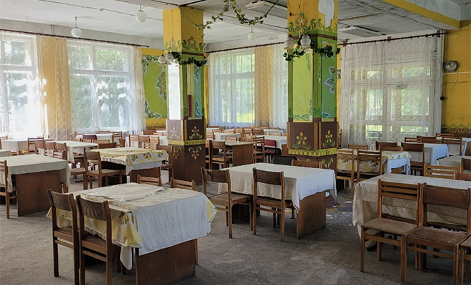 Люди отъехали на 200 километров от Петербурга и нашли посреди леса целый город, где квартиры стоят бесплатно. Видео