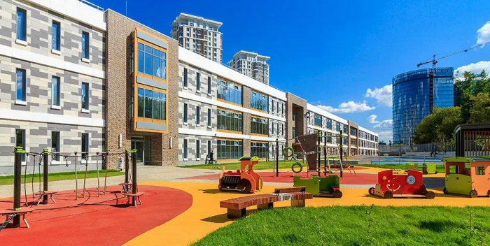 Одна из самых дорогих школ Москвы Brookes собрала с учеников деньги и закрылась: что о ней известно