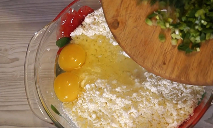 Молдавские плацинды: готовим сочные лепешки с творогом и зеленью