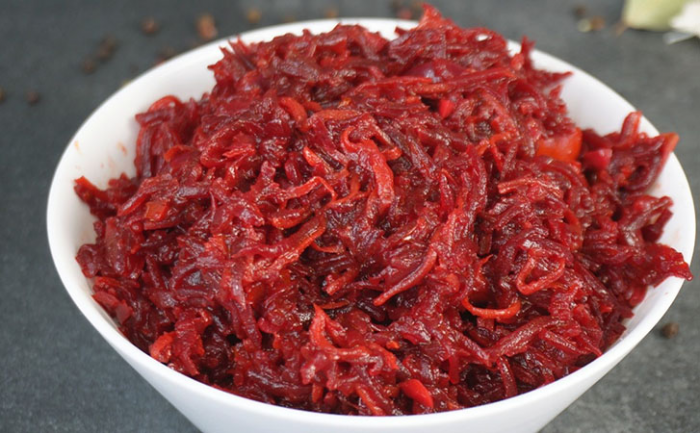 Готовьте сразу кастрюлю: гениальный салат из свеклы. Становится только вкуснее с каждым днем