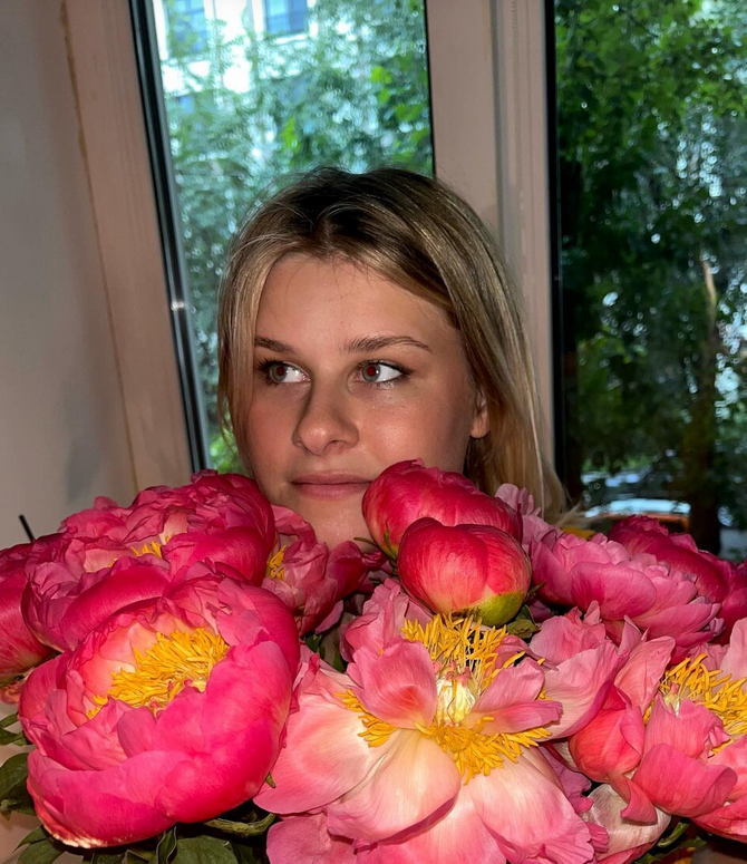 «Природа отдохнула»? Как выглядит 20-летняя дочь Виктории Толстогановой, которая не хочет славы