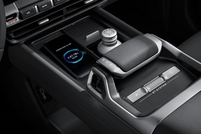 Для русских холодов. Changan выводит на наш рынок новый бренд. Как он меняет представление о «китайцах»: тест-драйв Deepal G318