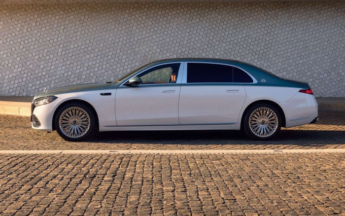 ИИ, мотор V12: представлен обновленный Mercedes-Maybach S-класса