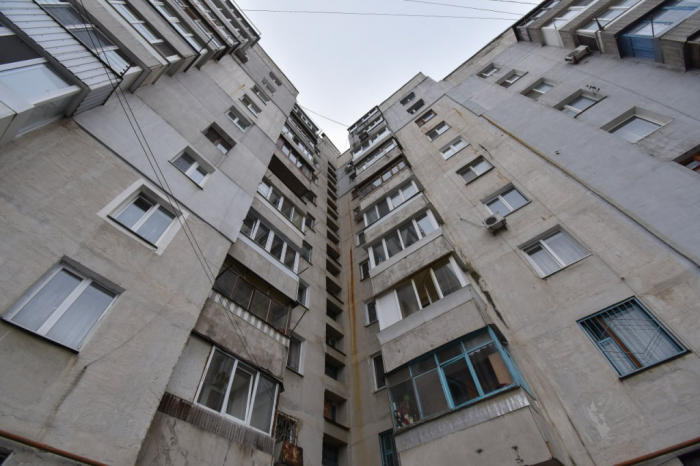 Причины падений детей из окон многоэтажек летом и  и как избежать трагедий