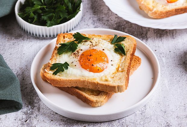 Как приготовить гренки с яйцом? 14 быстрых и вкусных рецептов