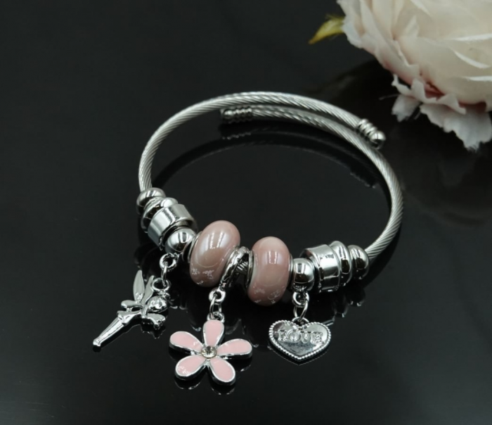 Украшения с цветами на 8 Марта