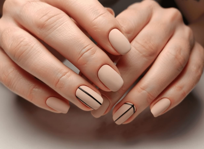 Маникюр на 8 Марта: идеи с фото