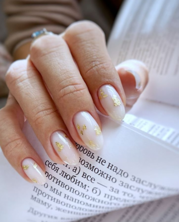 Маникюр на 8 Марта: идеи с фото