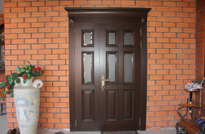 Выбираем идеальную входную дверь для домашнего интерьера (22 фото)