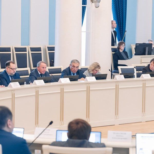 Аркадий Фомин призвал синхронизировать ремонт дорог и обустройство съездов в Рязанской области