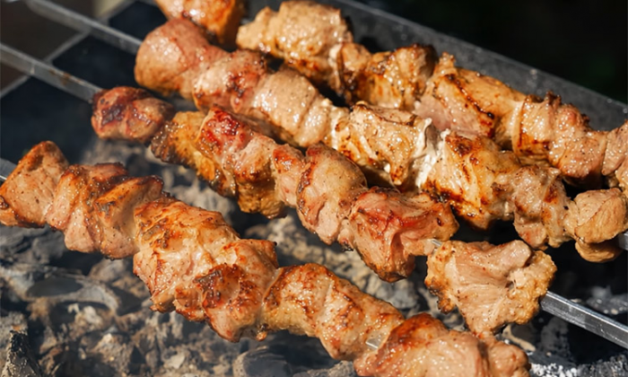 Шашлык из Кахетии с гранатовым соком: мягкое мясо и хрустящая корочка