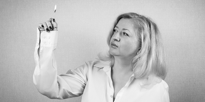 «Мы, писатели, опасные люди»: Ирина Лейк о том, как боль превращается в сюжет